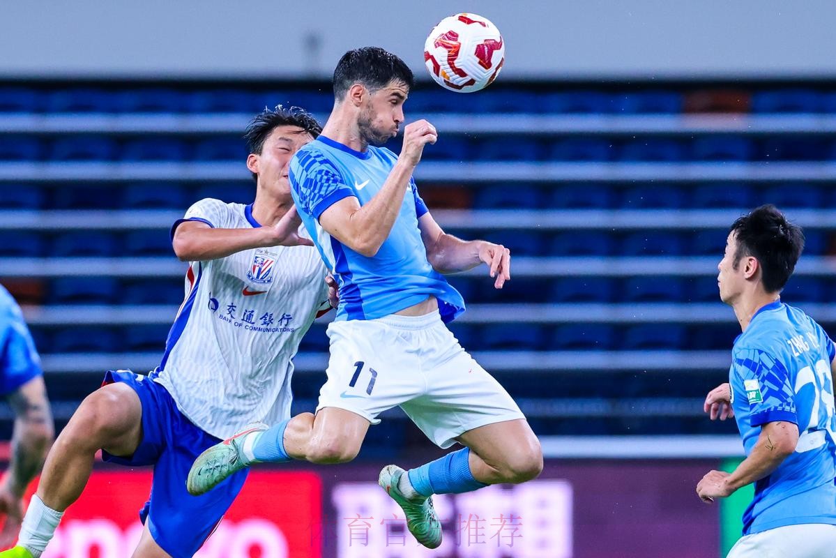 深圳首训 国足提前适应比赛用球